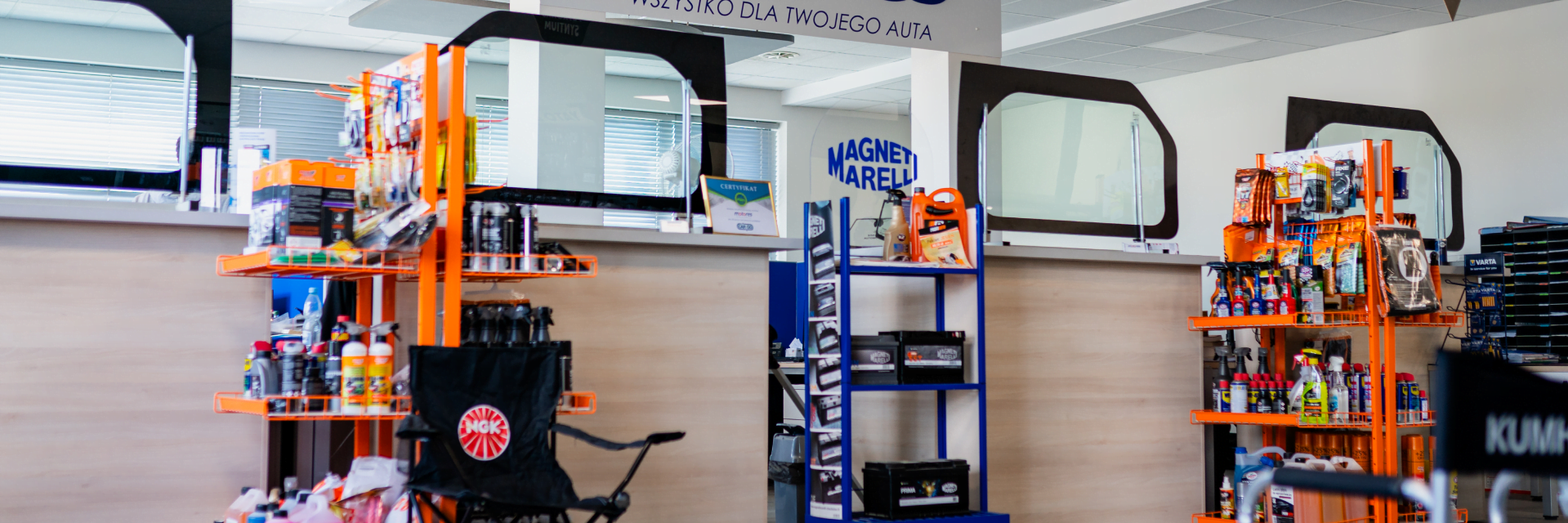 Stojaki z akcesoriami